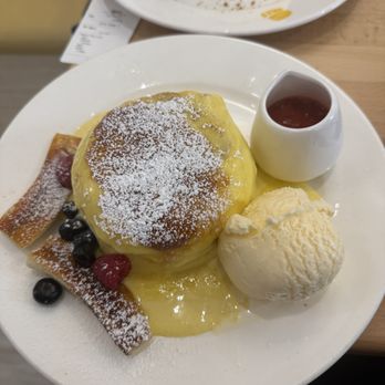 Fluffy Fluffy Dessert Cafe - Carollton - Crème brûlée Souffle Pancake - Desserts Near Me - Carrollton, Texas