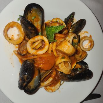 Fratelli's Trattoria - Linguini Frutta Di Mare - Italian Near Me - Croton on Hudson, New York