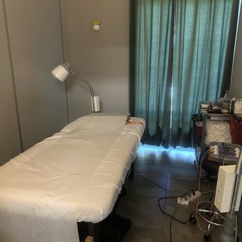 Mint Acupuncture Clinic - Exam room - Acupuncture Near Me - Sacramento, California Mint Acupuncture Clinic - Exam room - Acupuncture Near Me - Sacramento, California
