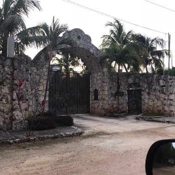 Yurinn - Front gate when closed... - Hotels Near Me - Cancún, ROO