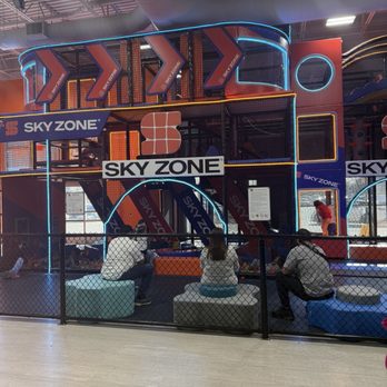 Sky Zone Trampoline Park - Trampoline Parks Near Me - Schaumburg, Illinois