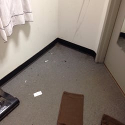 Tractor Supply - Newberry - Dirty dressing room