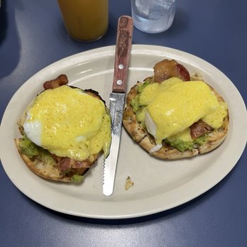 Harbor View Cafe - California Benedict no tomato - Breakfast & Brunch Near Me - Charlevoix, Michigan