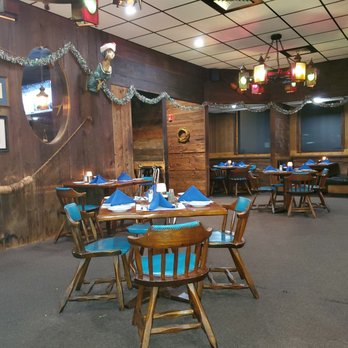 Windward Passage Restaurant - Dining room ... late in the evening - Seafood Near Me - Columbus, Ohio