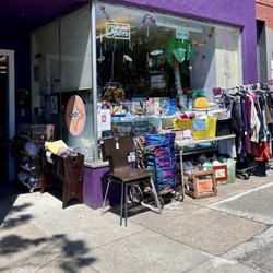 Fun little place to look for used and unusual art supplies