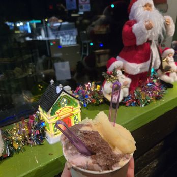 Pisa Lisa - Gelato!! Half spumoni, half pineapple passionfruit sorbet! - Pizza Near Me - Sedona, Arizona Pisa Lisa - Gelato!! Half spumoni, half pineapple passionfruit sorbet! - Pizza Near Me - Sedona, Arizona