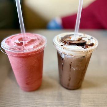 Scramblers Cafe - Strawberry smoothie and iced mocha - Breakfast & Brunch Near Me - Norco, California