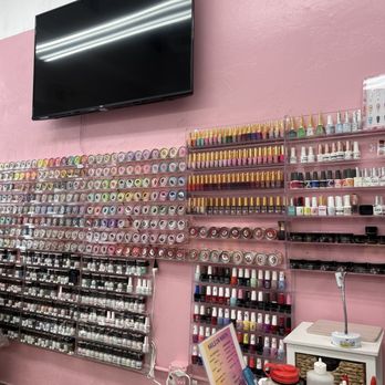 Nails on 9th - Clean and nice place - Nail Salons Near Me - Los Angeles, California