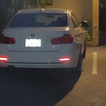 Bahia Resort Hotel - Cars with no parking passes displayed and not towed so people who really paid had no where to park. No parking enforcement - San Diego, CA
