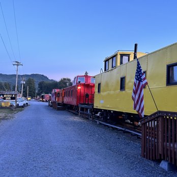 Hobo Inn - The Hobo In cars! - Hotels Near Me - Elbe, Washington