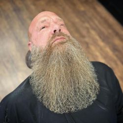 Rebel Haus - Look at that beard trim!! Beard goals!