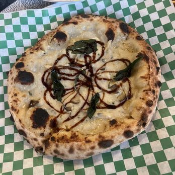 Mangiafoglie - Crema di tartufo - Pizza Near Me - Long Beach, California