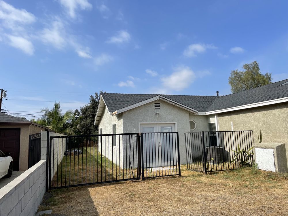 Slide of Sam's Roofing Co