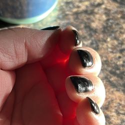 GiGi Lash & Nail - Peeled and bubbled gel less than 24 hours.