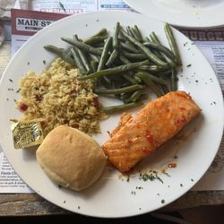 Main St Pub - Grilled Salmon