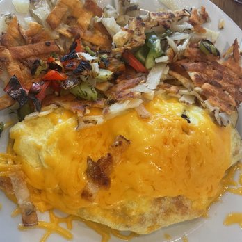 Jongewaard's Bake n Broil - Turkey & avocado omelette with seasoned hash browns. - American Near Me - Long Beach, California