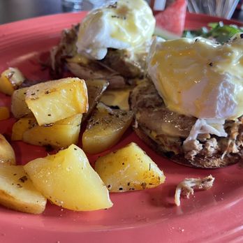 Kikey's Cafe - Eggs Benedict with carnitas - Breakfast & Brunch Near Me - Burien, Washington