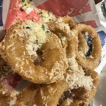 Gordon Ramsay Burger Las Vegas - Onion ring, very crispy and delicious - Burgers Near Me - Las Vegas, Nevada Gordon Ramsay Burger Las Vegas - Onion ring, very crispy and delicious - Burgers Near Me - Las Vegas, Nevada