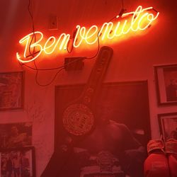 Mulberry Street Pizzeria - Nice welcoming decor
