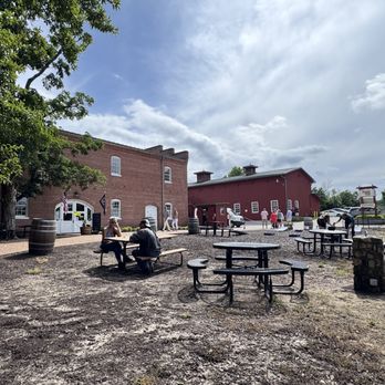 Stone Hill Winery - Main patio - Wineries Near Me - Hermann, Missouri Stone Hill Winery - Main patio - Wineries Near Me - Hermann, Missouri