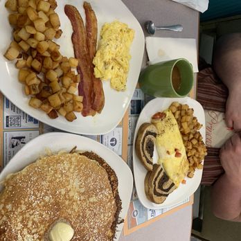 Painted Baker Cafe - Omelette and pancake combo - Breakfast & Brunch Near Me - Putnam, Connecticut