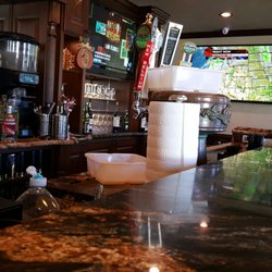 Lew's - Nice bar, plenty of televisions
