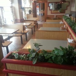 Bill's Sports Bar & Deli - Dining area.