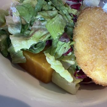BrickTop's - Warm Beet Salad - New American Near Me - Frontenac, Missouri