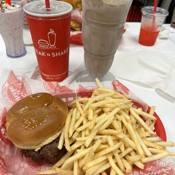 Steak ’n Shake - Fast Food Near Me - Gurnee, Illinois