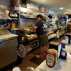 Judy's Coffee Shop - Judy's diner, Judy on the flat top