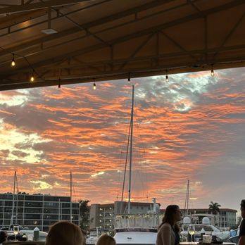 PIER 22 - Beautiful sunset on the patio - New American Near Me - Bradenton, Florida PIER 22 - Beautiful sunset on the patio - New American Near Me - Bradenton, Florida