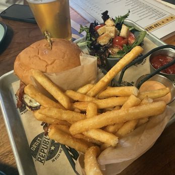 Draft Republic San Marcos - The draft burger - Beer Gardens Near Me - San Marcos, California