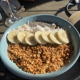 mango smoothie bowl mango smoothie bowl