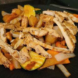 Moon - Cashew Nut with grilled chicken (no bell peppers or mushrooms)
