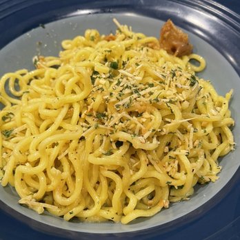 Karai Crab - Garlic Noodles. A MUST! - Seafood Near Me - Honolulu, Hawaii