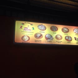 El Pueblito - Excelente lugar para cenar comida mexicana!!! Sopitos, tostadas, pozole, tacos dorados, esquiladas y quesadillas fritas!!! Ufff