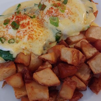 Waves - Spinach eggs Benedict. - American Near Me - Boothbay Harbor, Maine