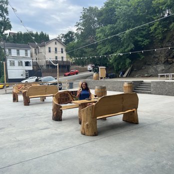 Dead Head Winery - Music Venues Near Me - Monongahela, Pennsylvania