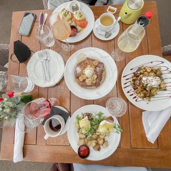 Le Sel Bistro - Pork Belly Benedict, Nova Benedict, Bacon Lardon Brussels, Blackberry pineapple and grapefruit mimosas - Breakfast & Brunch Near Me - Tacoma, Washington