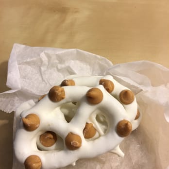 Fudge Farm - Waterfront - Yogurt Peanut Butter Pretzels - Chocolatiers & Shops Near Me - Homestead, Pennsylvania
