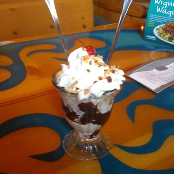 Islands Restaurant - Ice Cream Sundae - Burgers Near Me - Foothill Ranch, California