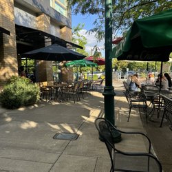Siam Lotus Asian Kitchen & Bar - Exterior seating