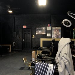 The Parlor Barbershop - Where they cut!