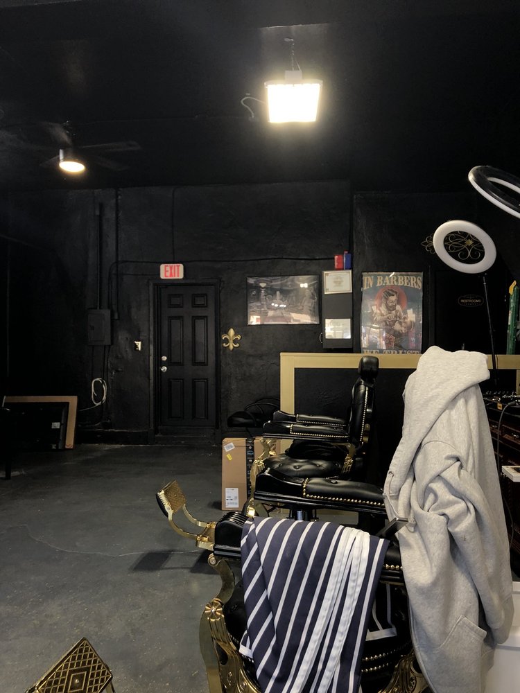 The Parlor Barbershop Logo