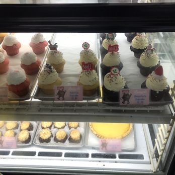 Leonard's Bakery - Cupcakes - Bakeries Near Me - Honolulu, Hawaii Leonard's Bakery - Cupcakes - Bakeries Near Me - Honolulu, Hawaii
