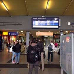 Bochum Hauptbahnhof - Warten im Bochumer HBF.