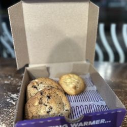 Insomnia Cookies