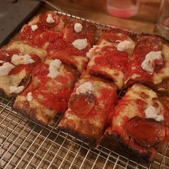 Squares Pizza Pub - Pizza Near Me - Bartlett, Illinois