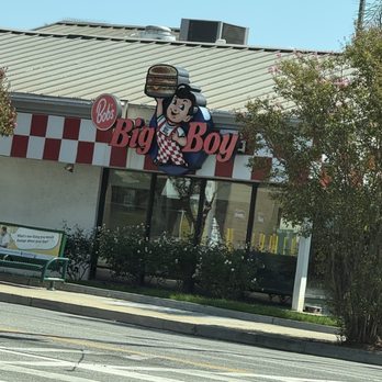 Bob's Big Boy - Diners Near Me - Northridge, California