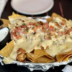 The Shark's Den Sports Bar & Grill - Seafood nacho's